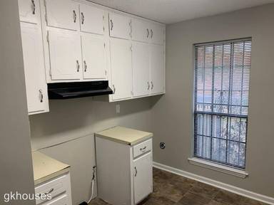Main picture of 6920 Kimberly Ave