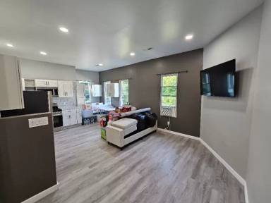 Main picture of 729 6th Ave