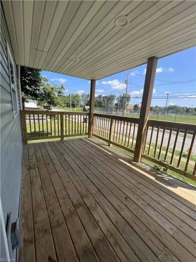 Main picture of 454 Kling St