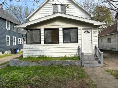 Main picture of 3717 E 55th St