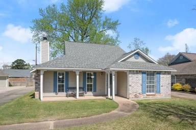 Main picture of 17665 Sugar Mill Ave