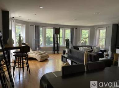 Main picture of 4445 W Wrightwood Ave