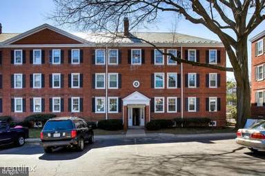 Main picture of 3006 S Columbus St