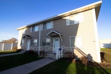 Main picture of 454 E Center St
