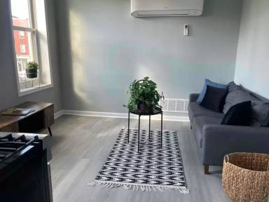 Main picture of 1041 W Baltimore St