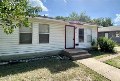 Main picture of 501 W 55th 1/2 St