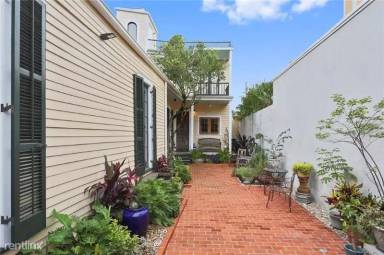 Main picture of 3342 Bell St