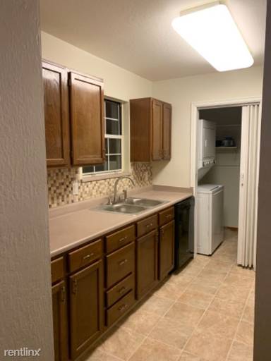 Main picture of 410 W 6th St
