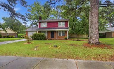 Main picture of 208 Greenbriar Dr