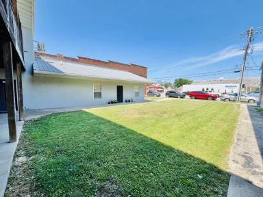 Main picture of 125 W Dunklin St