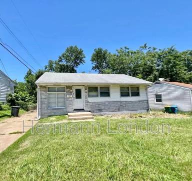 Main picture of 405 Cameron Rd
