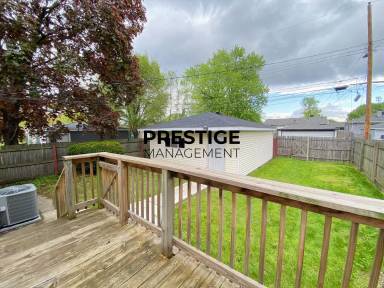 Main picture of 7547 White Oak Ave