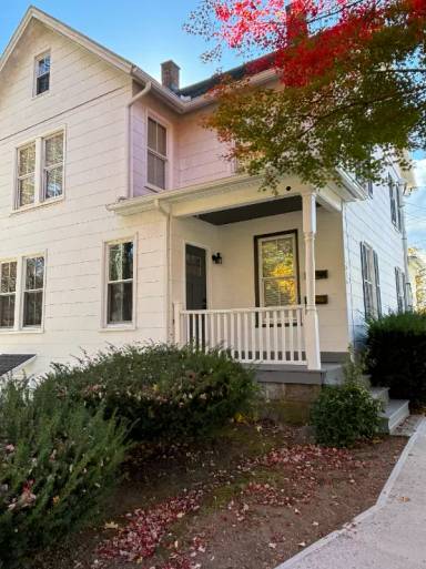 Main picture of 210 Echo Lake Rd