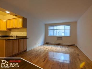 Main picture of 530 W Aldine Ave