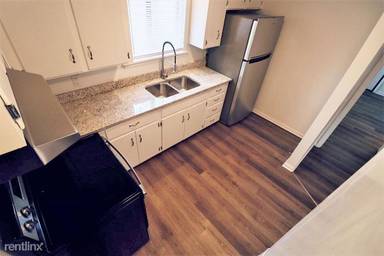 Main picture of 16594 Blackstone St