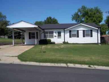 Main picture of 905 E 1st St