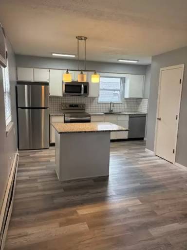 Main picture of 7422 West Blvd
