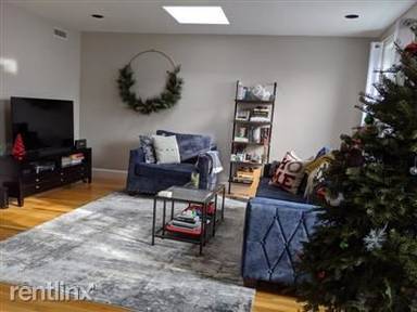 Main picture of 287 Newbury St