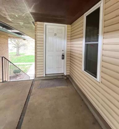 Main picture of Updated ground floor unit across from Madison Park