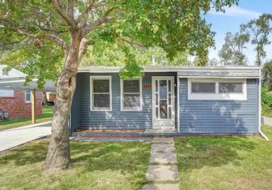 Main picture of 2221 N 32nd St