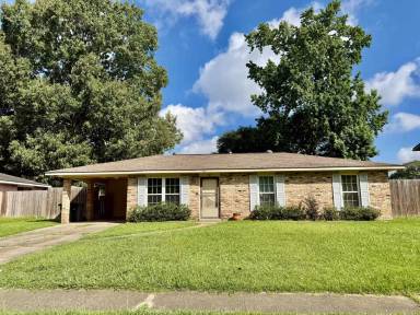 Main picture of 555 Burgin Ave