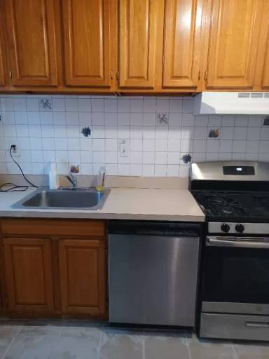 Main picture of 1745 Lyman Pl NE