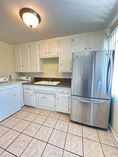 Main picture of 5616 Rocket St