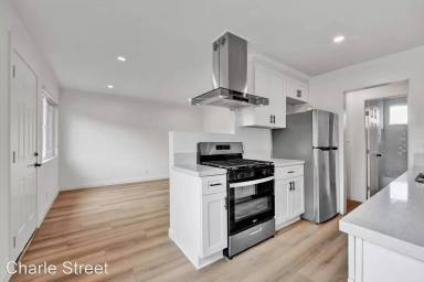 Main picture of 2034 Charle St