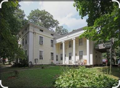Main picture of 131 W Main St