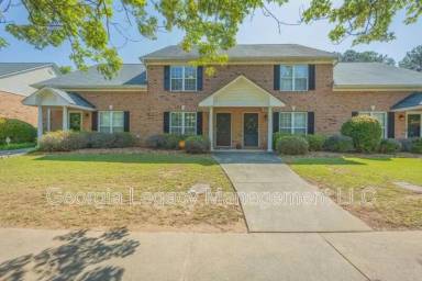 Main picture of 320 Logmont Trce