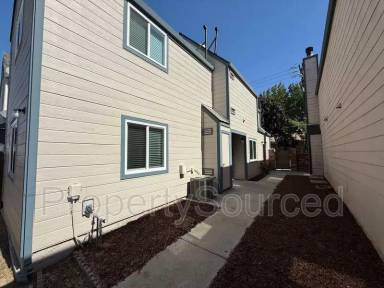 Main picture of 424 Golf Cir E