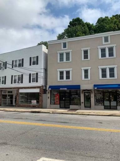 Main picture of 165 E Main St