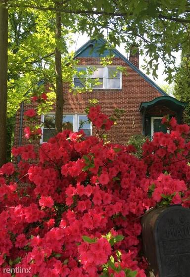 Main picture of 810 Houston Ave