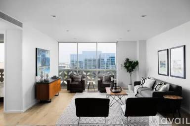 Main picture of Cambridge Tower