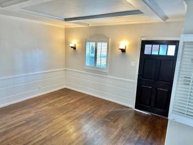 Main picture of 810 Crest Dr