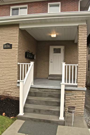 Main picture of 5836 Beacon St