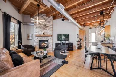 Main picture of 261 Pine St