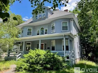 Main picture of 500 Centre St