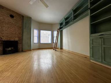 Main picture of 125 N Broadway