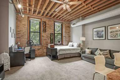 Main picture of 1320 N Wells St