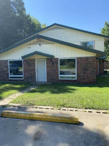 Main picture of 705 E M St