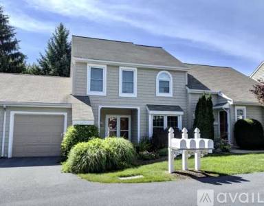 Main picture of 284 Crescent Dr