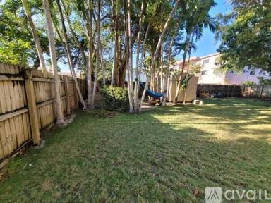 Main picture of 655 NE 122nd St