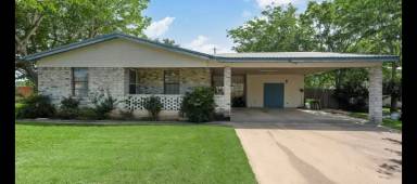 Main picture of 305 David Davis Dr
