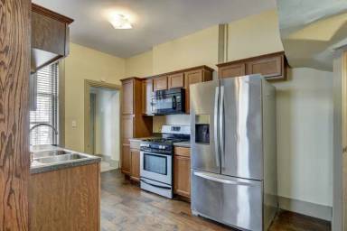 Main picture of 1212 S 10th St