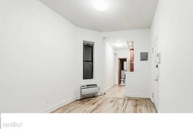 Main picture of 207 E 84th St