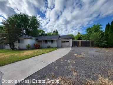 Main picture of 1217 NE Watson Dr