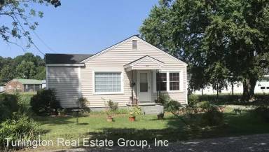 Main picture of 802 S Sampson Ave