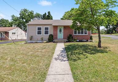 Main picture of 105 Maple Dr