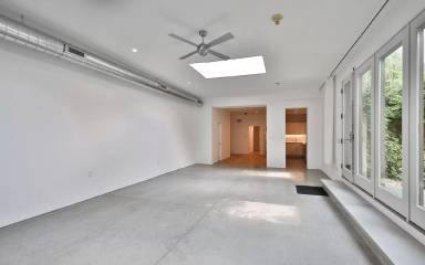 Main picture of 917 E Passyunk Ave